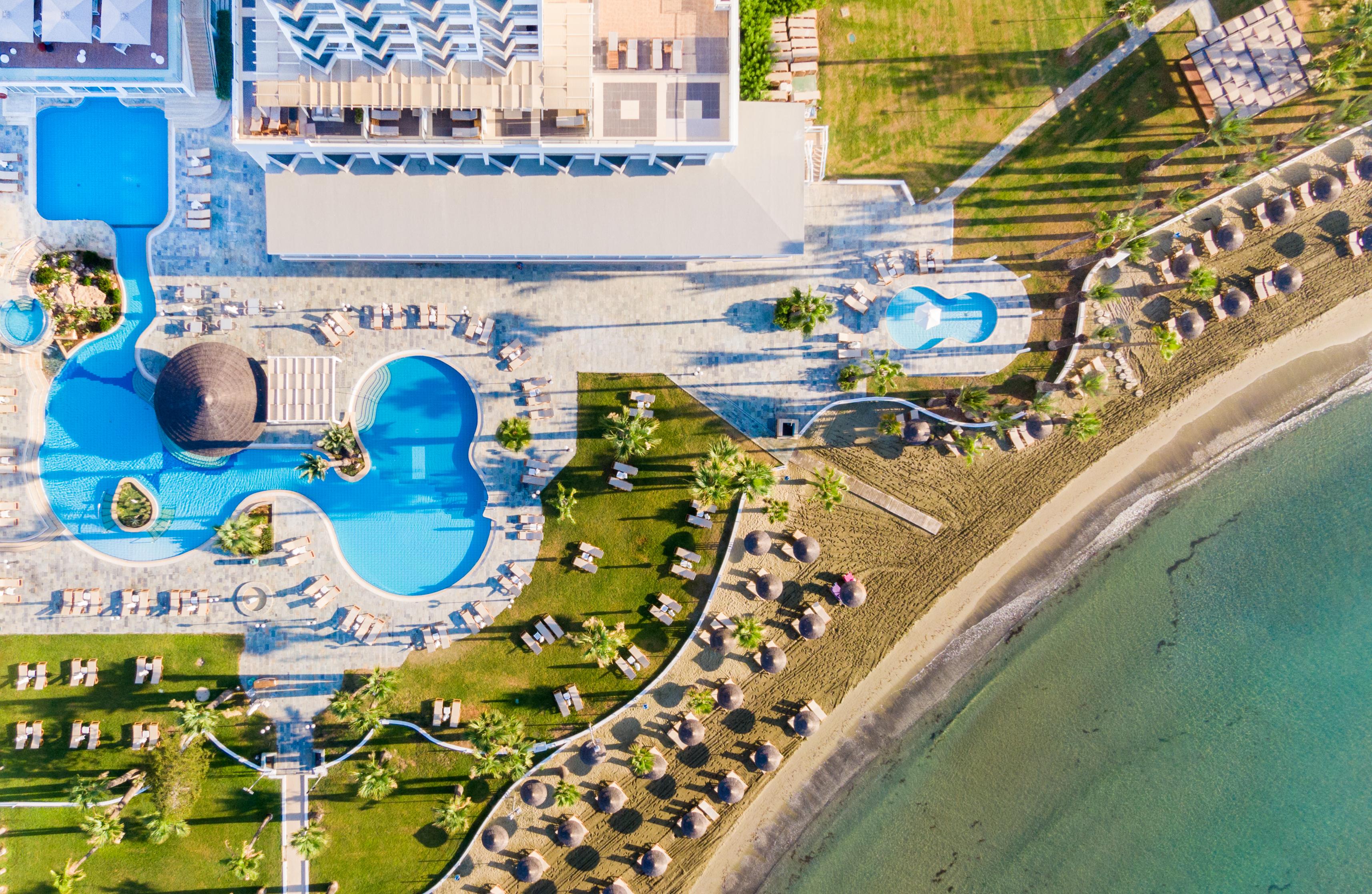 Bay beach hotel. Отель Golden Bay Ларнака. Golden Bay Hotel 5*. Larnaca Кипр. Голден Бич Кипр.