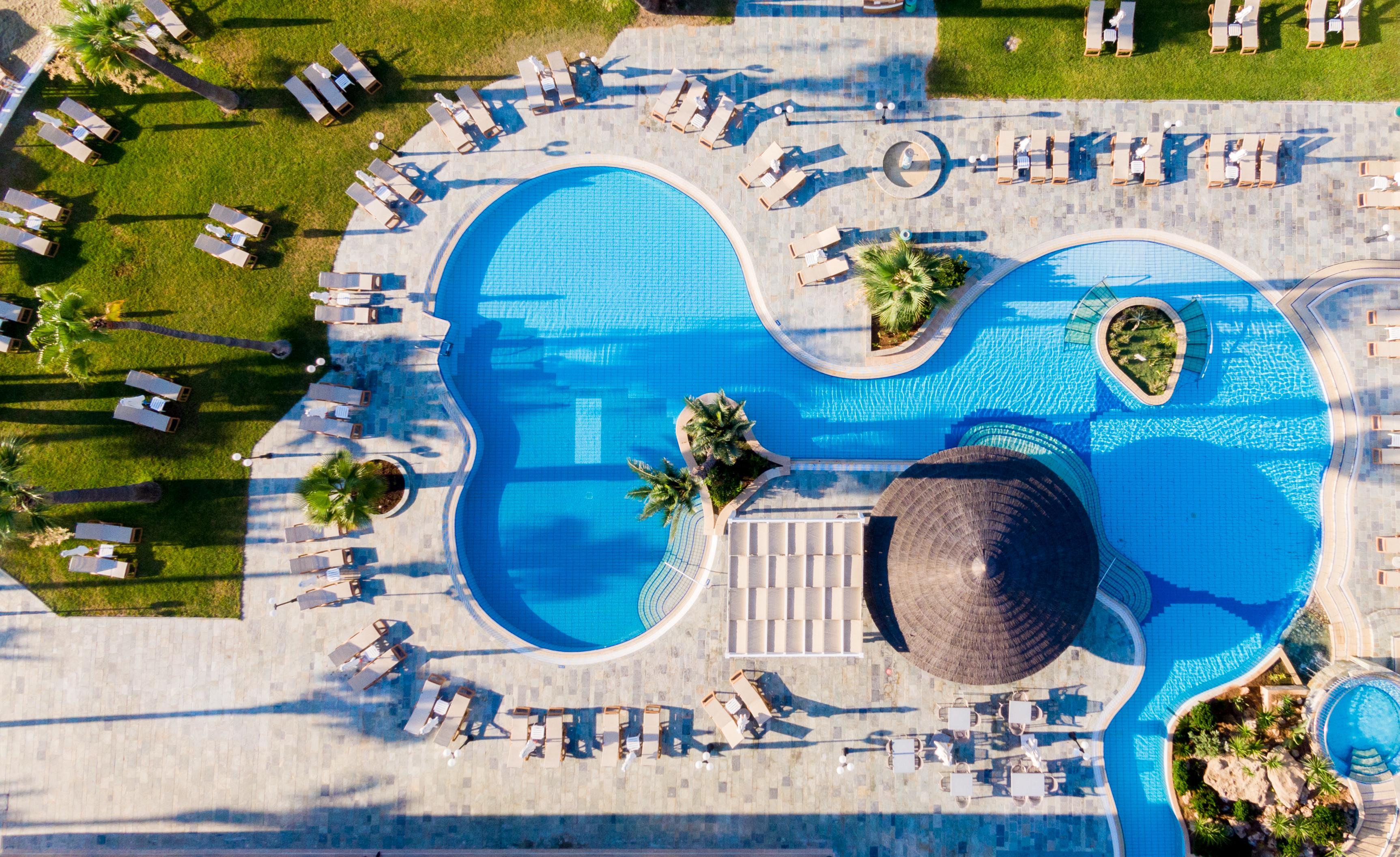 Отель golden bay. Отель Golden Bay Ларнака. Radisson Beach Resort Larnaca 5 Кипр. Golden Bay Beach Hotel логотип. Отдых на Кипре 2024.